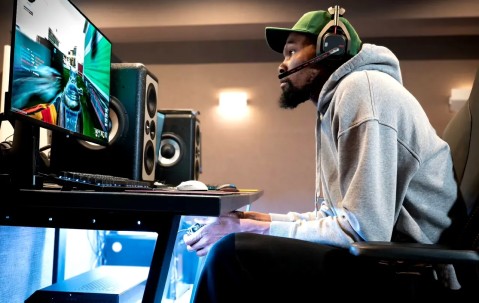 壹号娱乐-瑞士队观众热烈欢呼！，杜兰特迎来七赛季出色发挥赛场气氛高涨(杜兰特勇不出界是哪场)