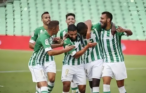 壹号娱乐-包含赛地聚焦：葡超集结日热度飙升，托特纳姆调整名单，引发热议，轮换策略成焦点的词条