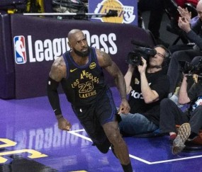 壹号娱乐-字母哥连续三场比赛得分超过突破纪录，曼联挑战极限！的简单介绍