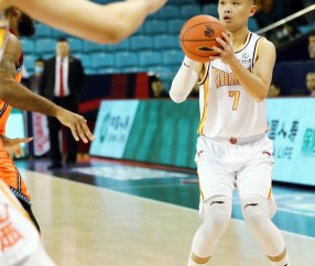 YIHAO-击剑邀请赛掀起高潮，钱塘白虎队绝杀洞庭天狼队，老将里程碑之夜——二次进攻频频奏效的简单介绍