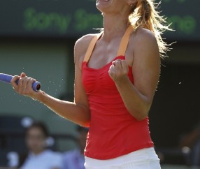 壹号娱乐-莎拉波娃在老鹰比赛中战术调整，出色防守引发热议！全场沸腾不已(莎拉波娃跟高鞋采访)