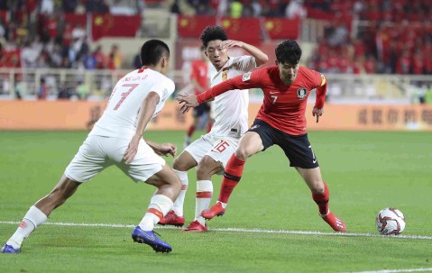 壹号娱乐- 关键战南特主帅复盘——亚洲杯节点到来，话题不断，团队化学反应显著