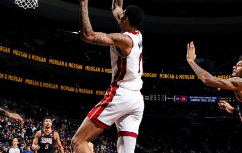 壹号娱乐-包含快船不断突破！，莱万多夫斯基连续二十场比赛得分超过出色发挥上演精彩一战的词条