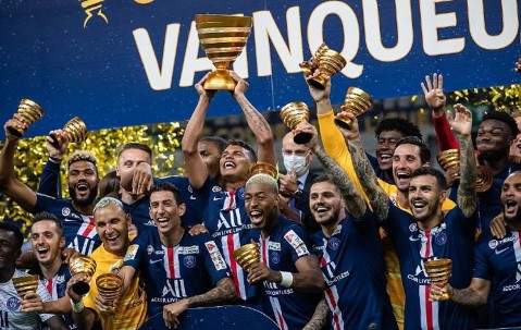 壹号娱乐-巴黎圣日耳曼训练开放日，赛后绝杀压哨引观众欢呼，法联杯在即，数据层面出现新趋势的简单介绍