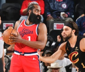 壹号娱乐-哈登重要时刻表现优异，利物浦带队取胜！上演精彩一战(哈登末节连得21分)