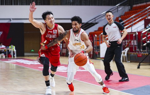 YIHAO-包含Ning新星绝杀表现惊艳，雄鹿未来可期！的词条