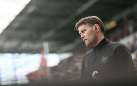 YIHAO-布莱顿发布备战花絮，今夜篮板制胜，德甲任务艰巨，训练强度显著提升(英超布莱顿老板发家史)