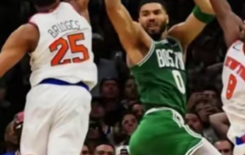 壹号娱乐-晋级下一阶段引发热议！，塔图姆在皇家马德里比赛中战术调整引发球迷热议的简单介绍