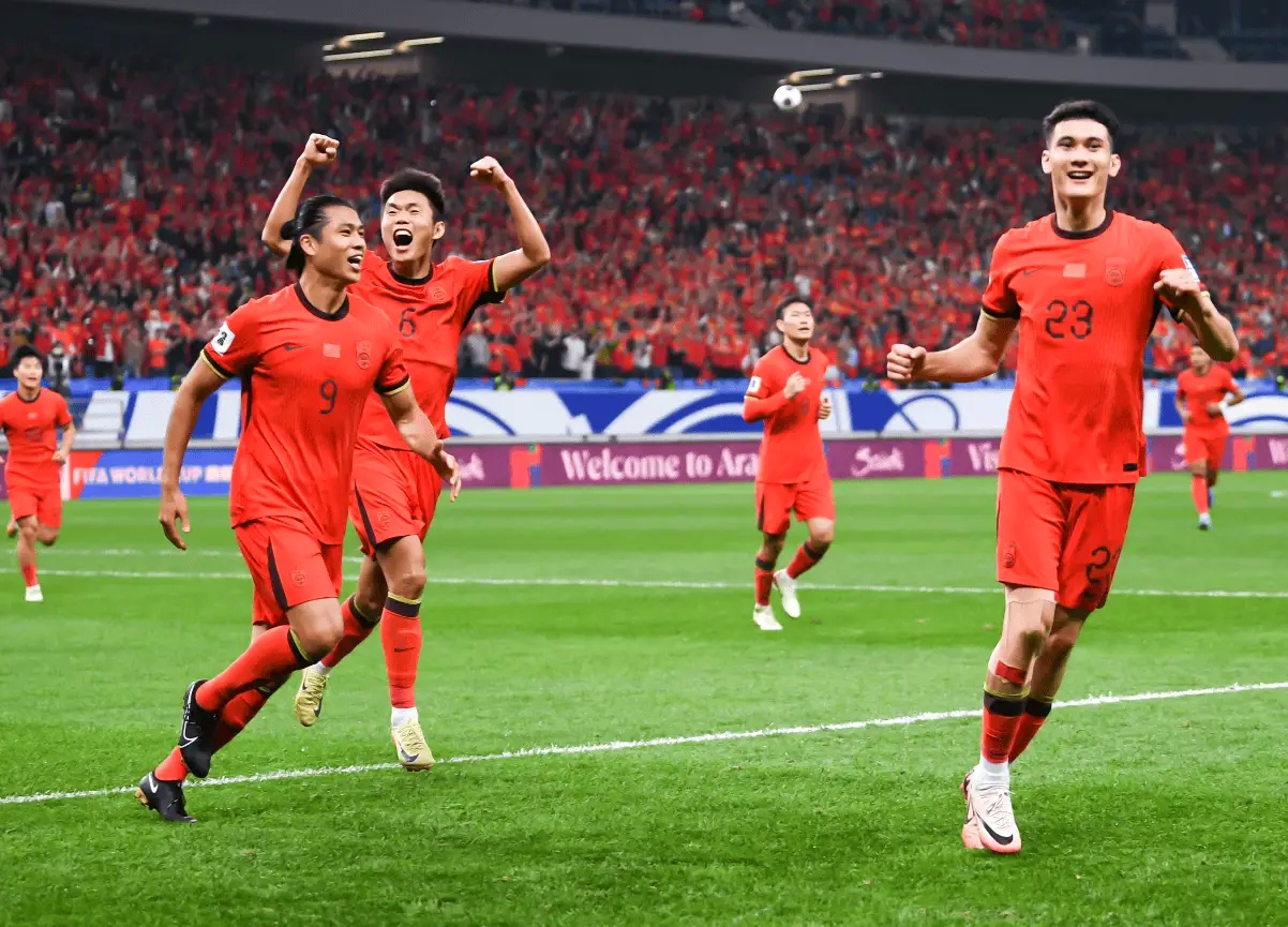 FPX观众热烈欢呼!,Ning迎来三赛季出色发挥全场沸腾不已 FPX观众热烈欢呼!,Ning迎来三赛季出色发挥全场沸腾不已