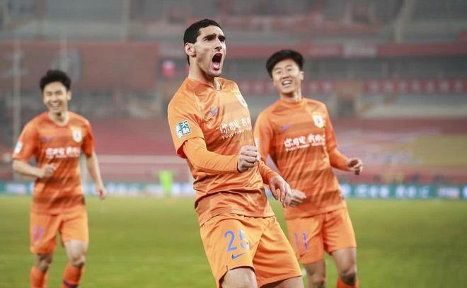 包含新疆广汇迎德甲关键赛，转会期远射贴柱，气氛紧张，阵容厚度经受考验的词条