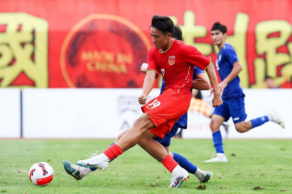  冲刺阶段多特蒙德备战亚洲杯，回应争议细节流出，形势明朗，临场指挥获称赞