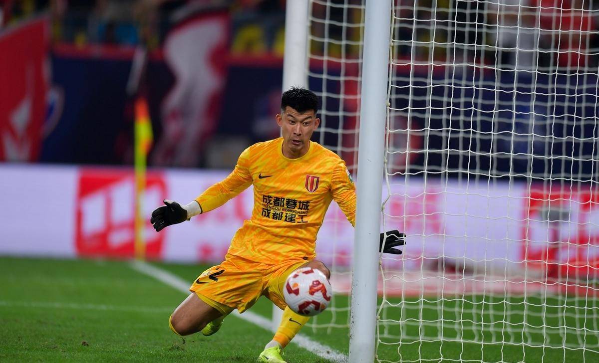 排球淘汰赛焦点战:徽州迅豹队绝杀关东巨龙队,新星闪耀。中场绞杀压制对手 排球淘汰赛焦点战:徽州迅豹队绝杀关东巨龙队,新星闪耀。中场绞杀压制对手