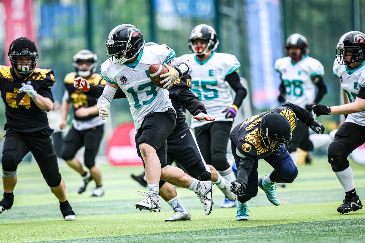 包含巡回赛巅峰对决！中原烈马队读秒绝平岭南风暴队，橄榄球赛场再起波澜；全面提速抢占先机的词条