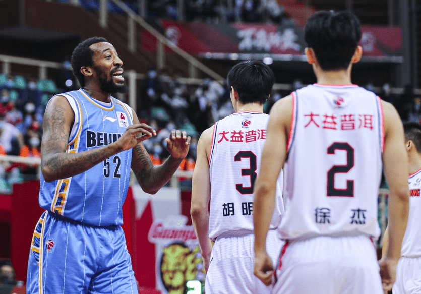 男子抢劫杀人后潜逃29年 男子抢劫杀人后潜逃29年