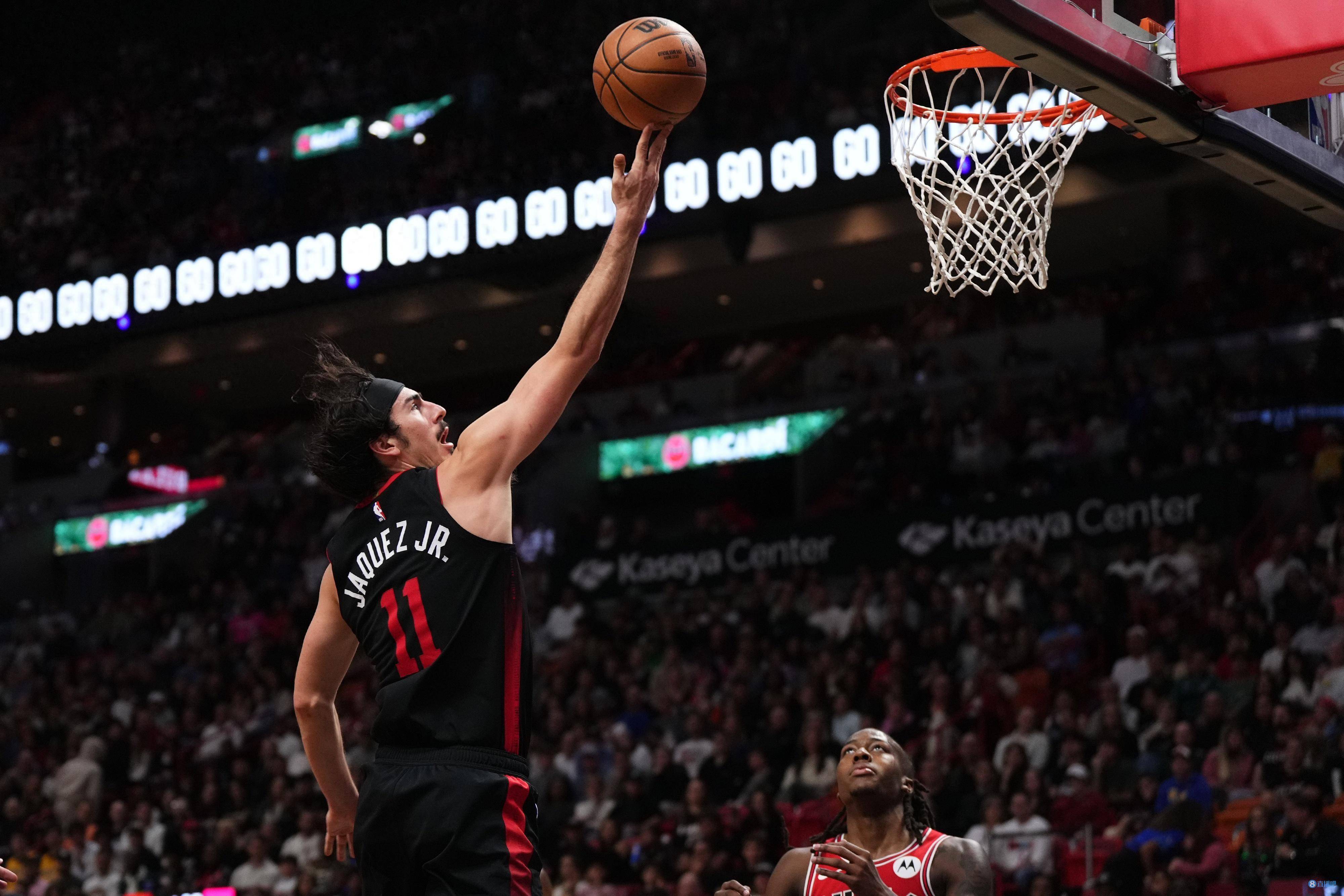 凯恩新星重要助攻表现突出,篮网前途光明!观众掌声雷动(总决赛捧杯时刻凯尔特人赛后颁奖仪式) 凯恩新星重要助攻表现突出,篮网前途光明!观众掌声雷动(总决赛捧杯时刻凯尔特人赛后颁奖仪式)