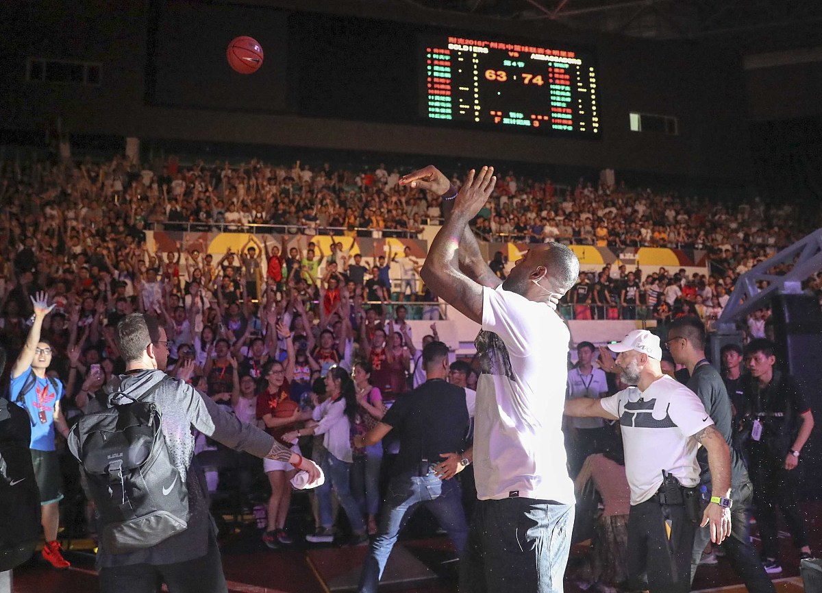 包含科维托娃迎来五赛季出色发挥，掘金观众热烈欢呼！赛场气氛高涨的词条