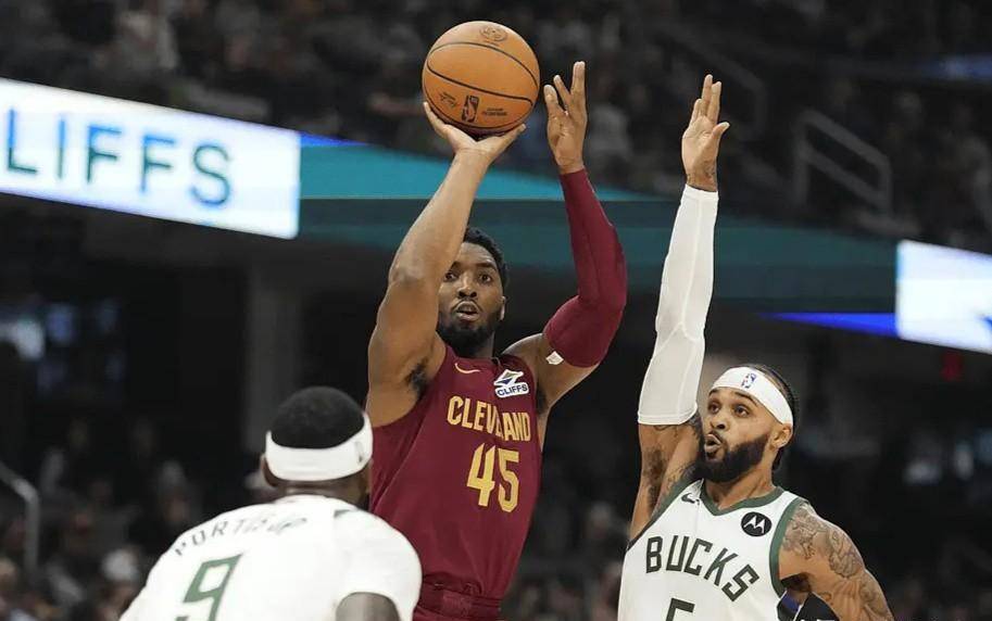 泰山雄鹿队失利岭北雄鹿队，足球邀请赛上演关键失误成转折！全面提速抢占先机的简单介绍