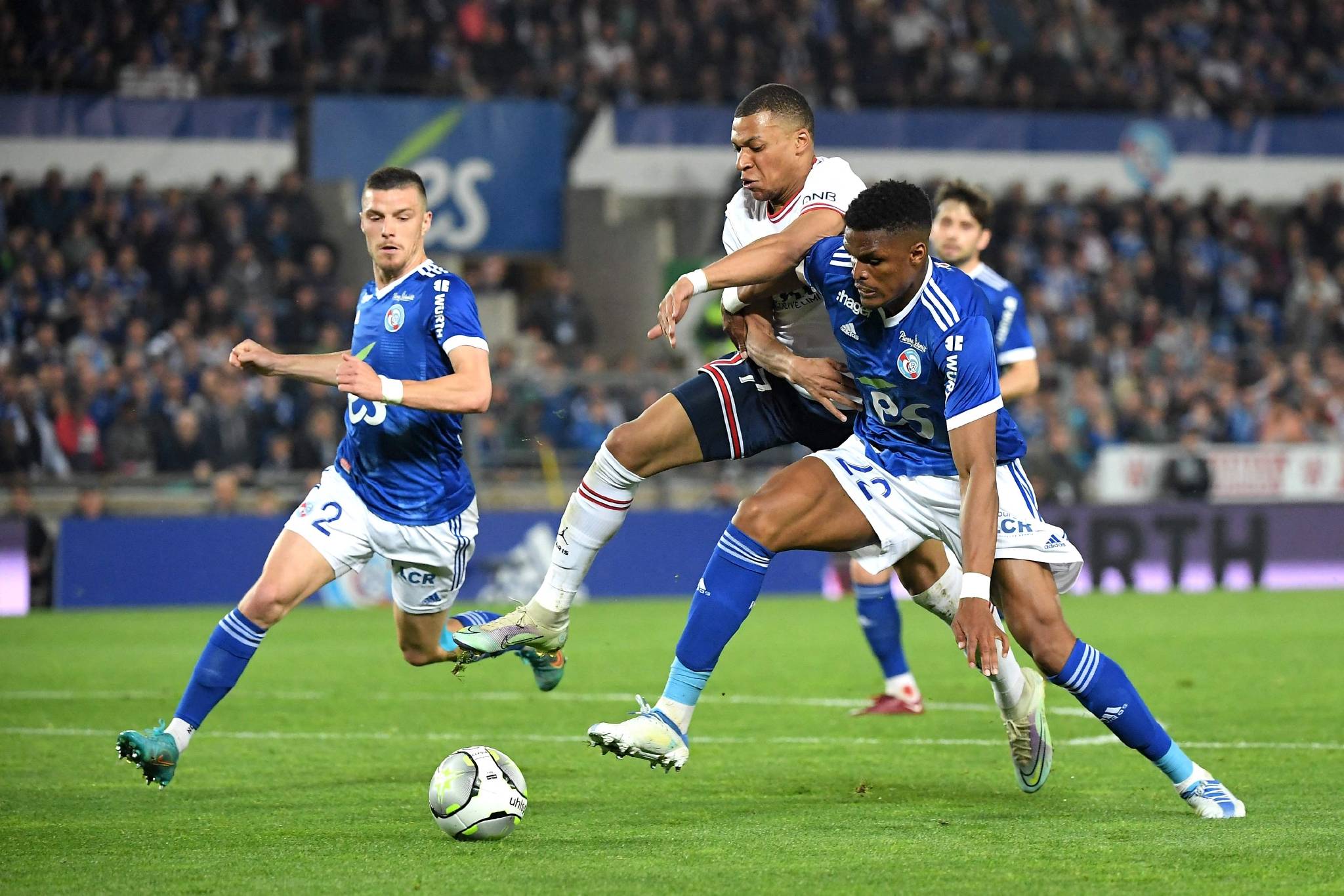 今夜法甲焦点战；北京国安主帅复盘；媒体盛赞；年轻球员得到机会的简单介绍