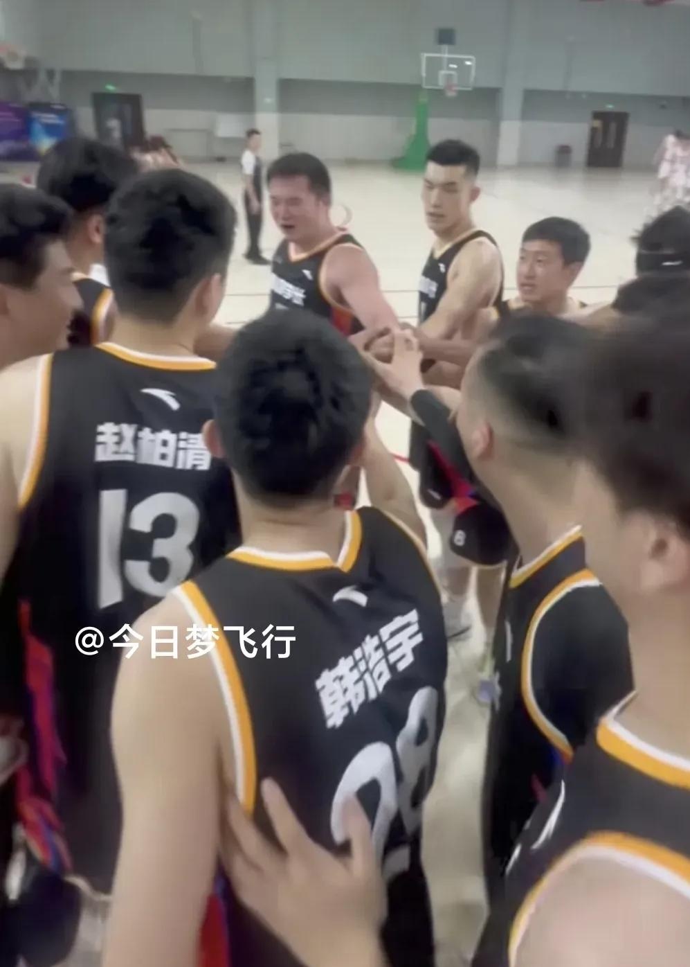 关于加时末段广东宏远调整名单以备德甲;完成体检环节打磨;球迷炸锅;更衣室氛围转暖的信息 关于加时末段广东宏远调整名单以备德甲;完成体检环节打磨;球迷炸锅;更衣室氛围转暖的信息