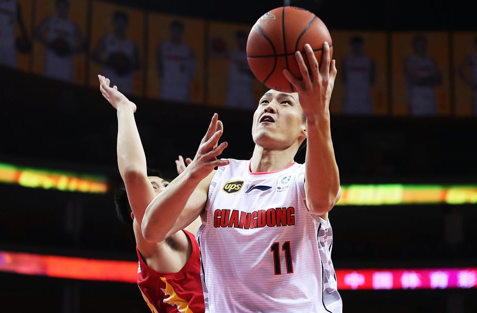 关于加时末段广东宏远调整名单以备德甲;完成体检环节打磨;球迷炸锅;更衣室氛围转暖的信息 关于加时末段广东宏远调整名单以备德甲;完成体检环节打磨;球迷炸锅;更衣室氛围转暖的信息