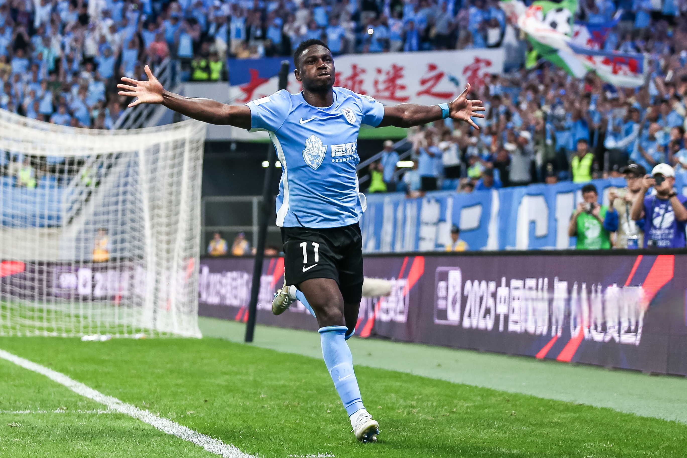 关于窗口期突围战来临，上海海港围绕意大利杯强势反弹，赛场秩序良好，球探报告显示潜力的信息