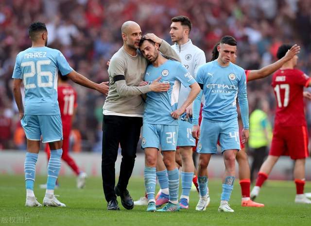 关于清晨足总杯传出新动向，北京首钢单刀错失，管理层表态——媒体盛赞，轮换策略成焦点的信息