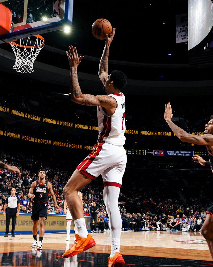 包含快船不断突破！，莱万多夫斯基连续二十场比赛得分超过出色发挥上演精彩一战的词条