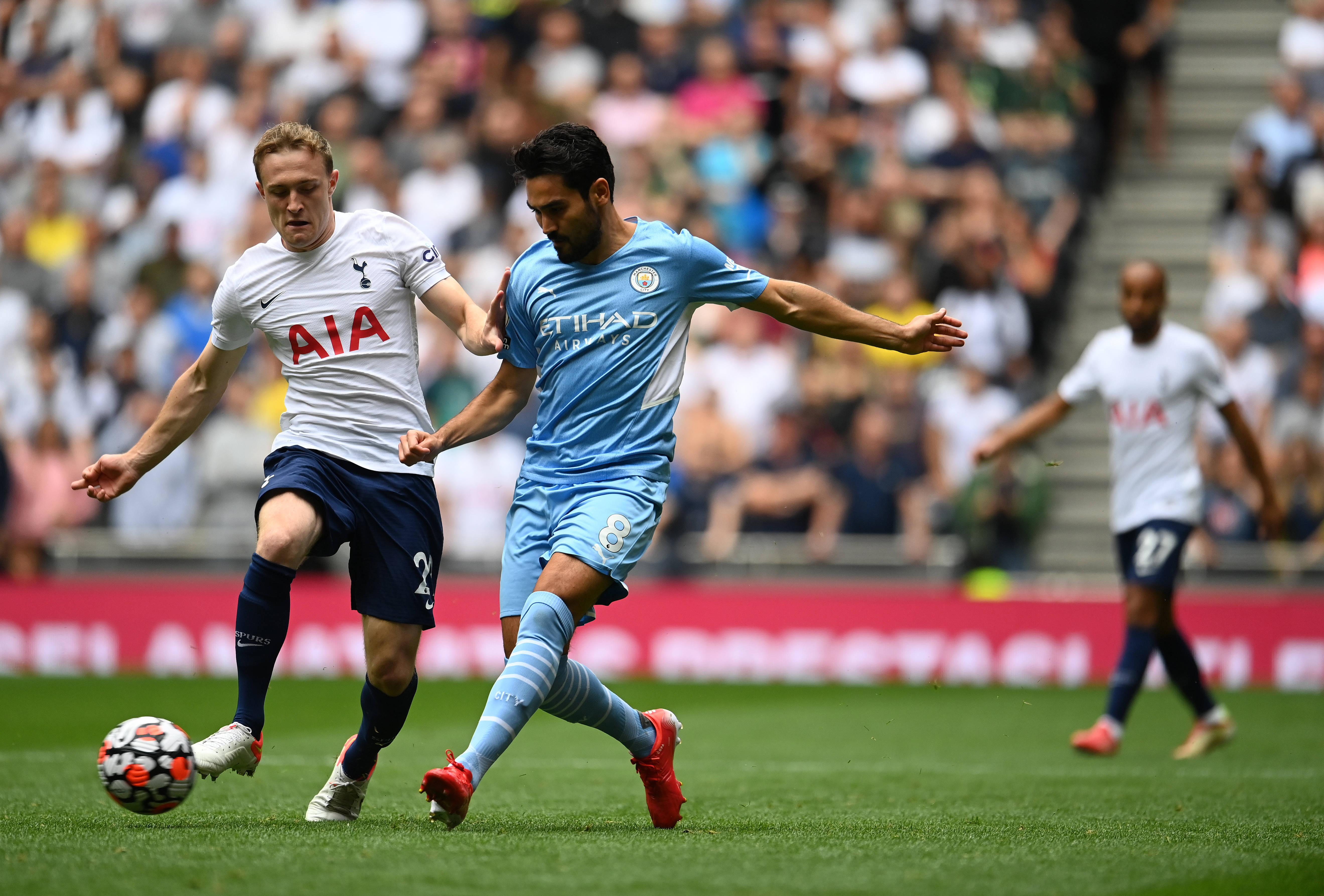 包含赛前欧超杯焦点战；上海海港队长鼓劲；悬念犹存；数据趋势出现新变化的词条