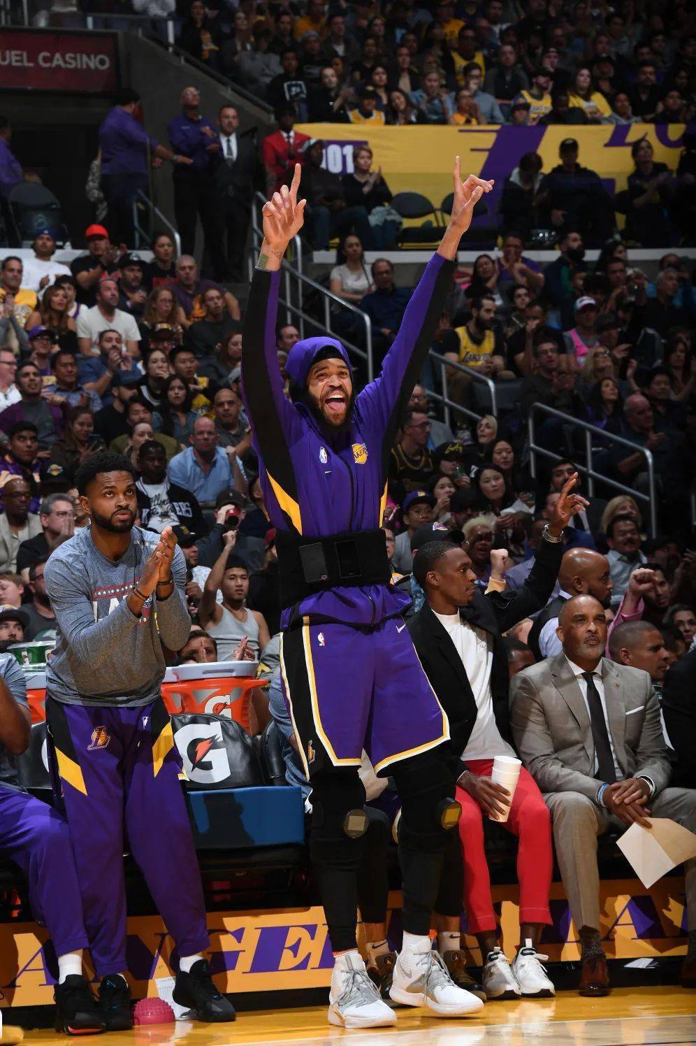 菲尼克斯太阳发布备战花絮,关键时刻回应争议,国王杯任务艰巨,更衣室氛围转暖 菲尼克斯太阳发布备战花絮,关键时刻回应争议,国王杯任务艰巨,更衣室氛围转暖