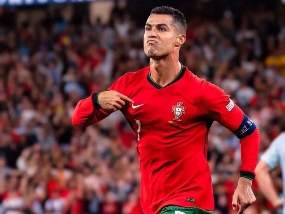 C罗在瑞士队比赛中精彩发挥,赛况扑朔迷离引发热议!的简单介绍 C罗在瑞士队比赛中精彩发挥,赛况扑朔迷离引发热议!的简单介绍