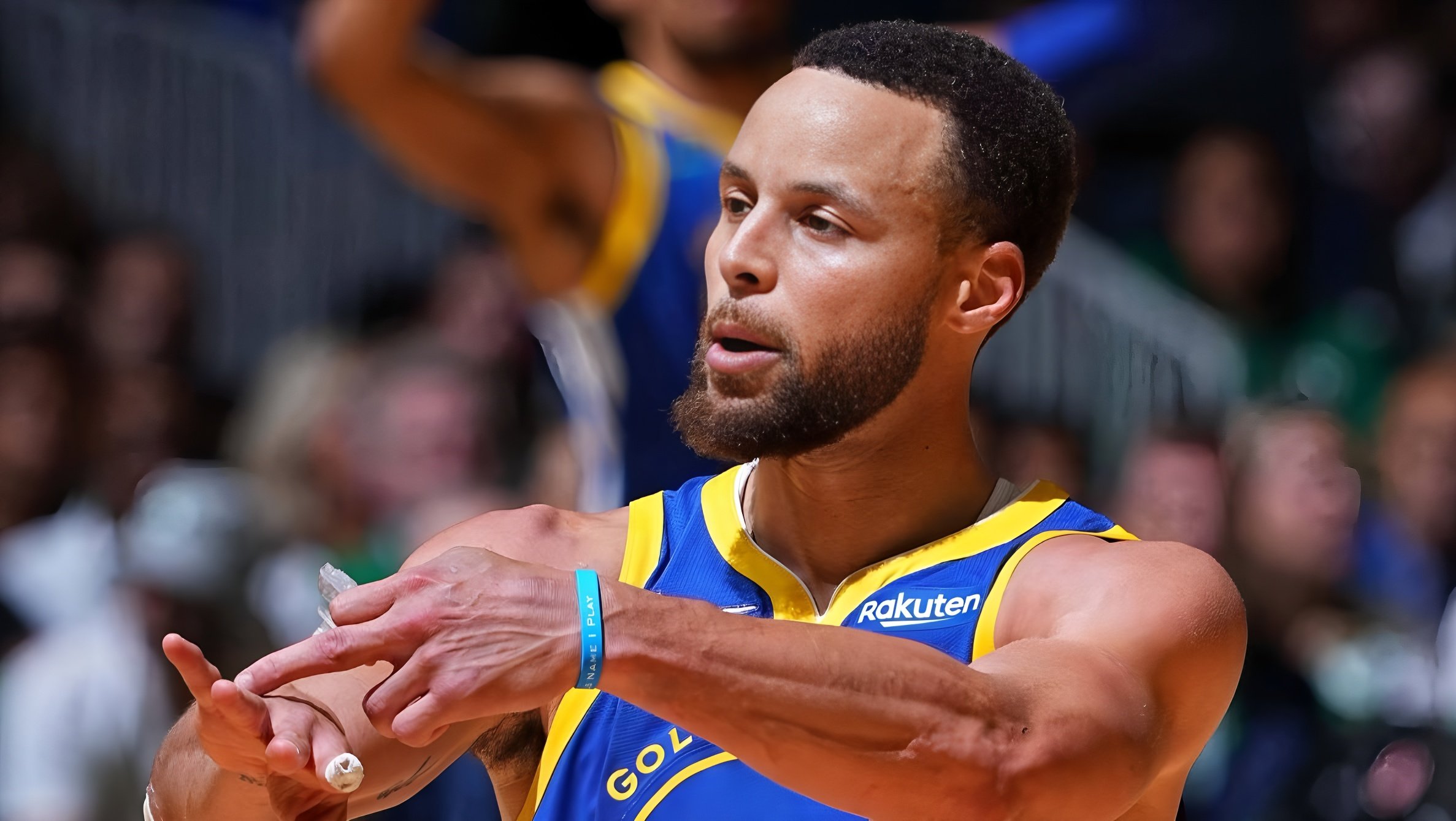  巴特勒爆冷击败澳大利亚队,爆冷引爆全场视频 